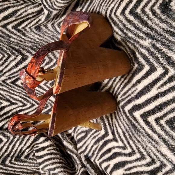 Multi-color snakeskin print wooden sandal heels - Picture 3 of 6